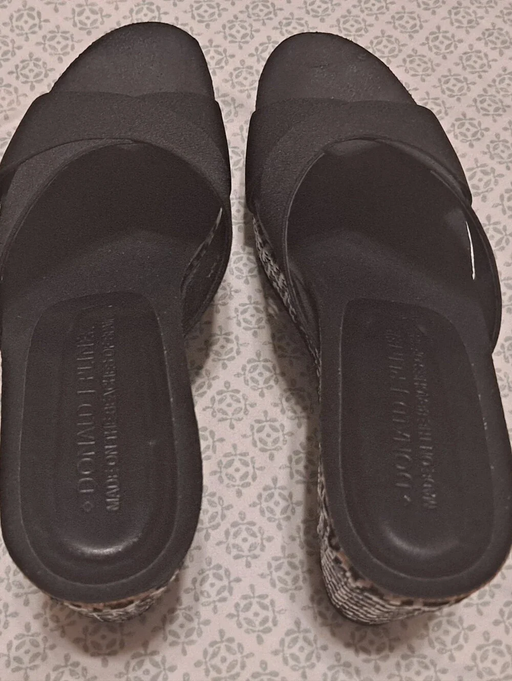 Donald J Pliner Black Crisscross Wedge Sandals - Women Sz 7.5 Lovely Woven